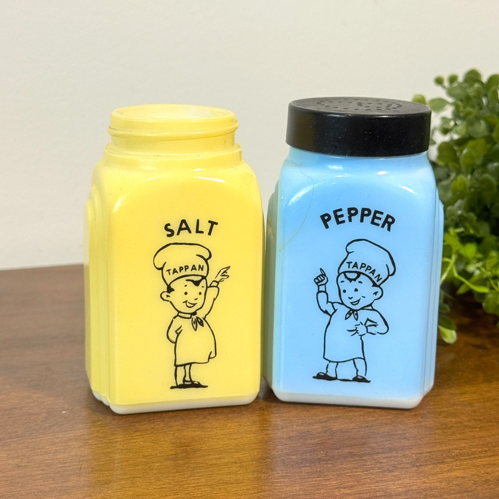 Vintage Set McKee Glass Tappan Chef Yellow Blue Salt Pepper Shaker 3.5in As-Is